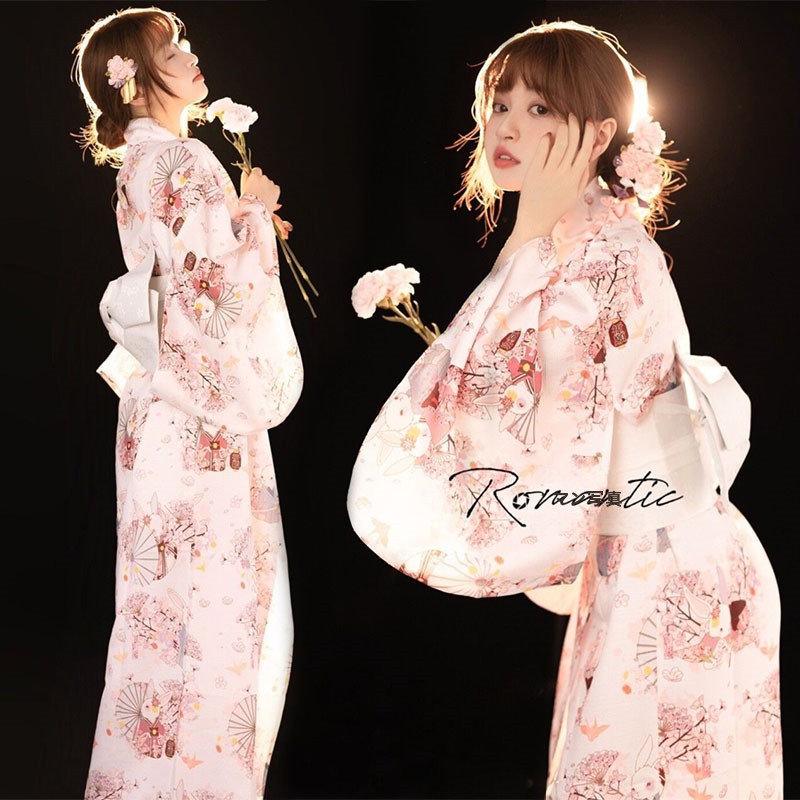 Dark Elegant Girl Kimono Photo - Photography Vintage Style avis et prix