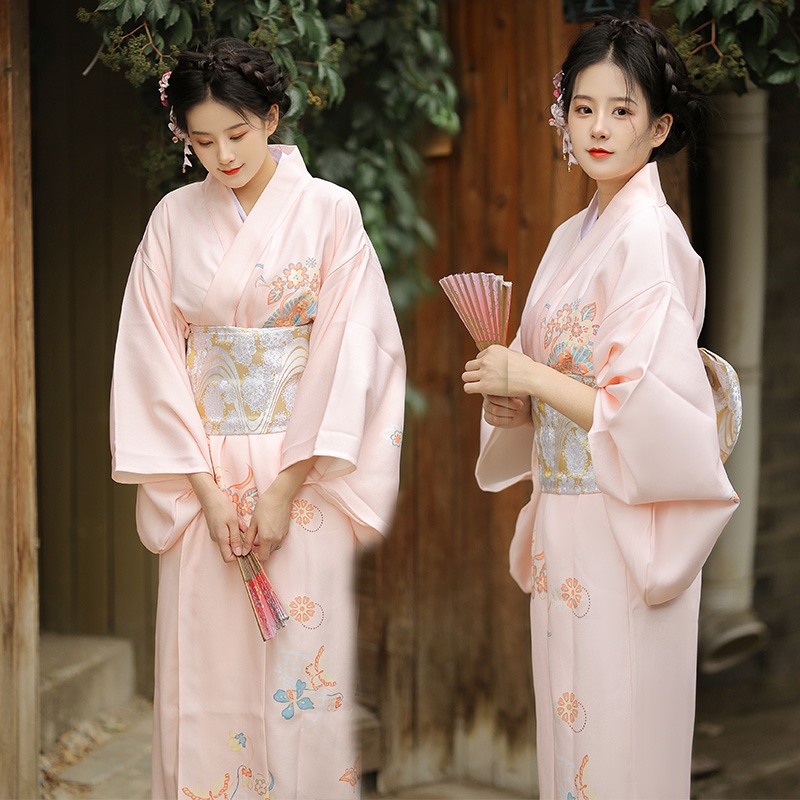 Dark Elegant Girl Kimono Photo - Photography Vintage Style avis et prix